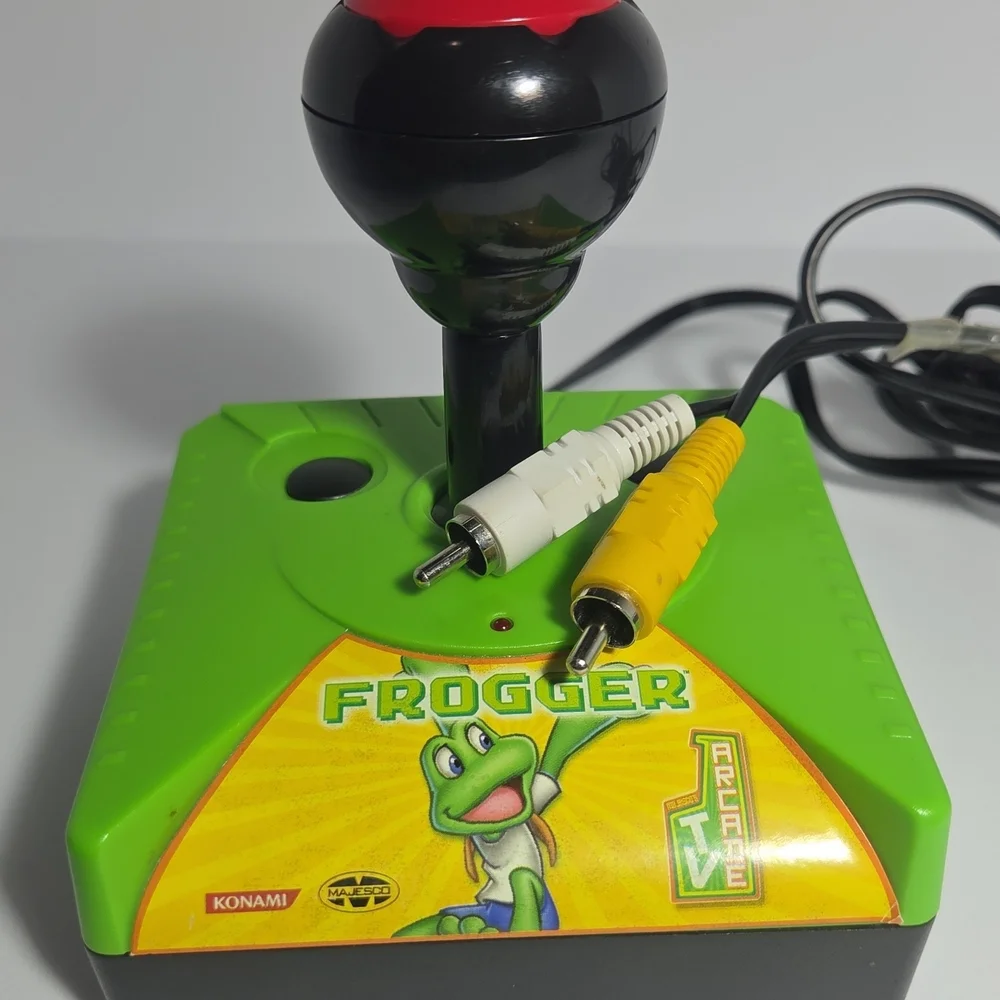 Frogger Handheld Gaming Console - Green and Black